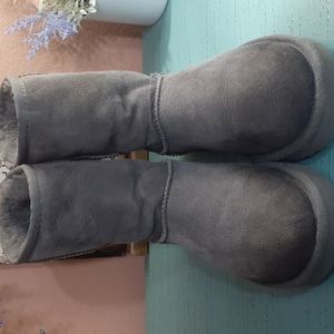 UGG BOOTS SZ 6